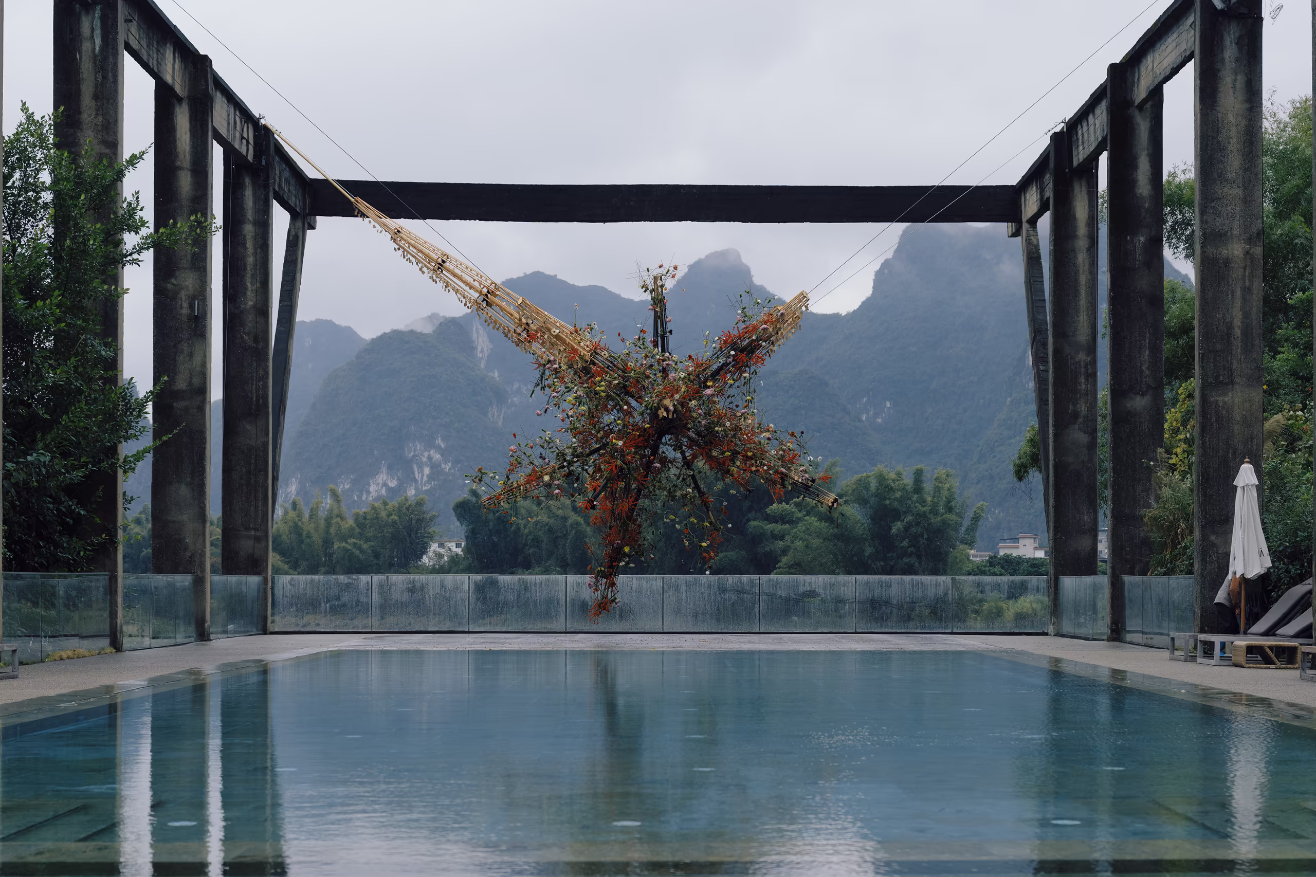 Floral artist Alfie Lin created "The Unburnt" (Wei Jin), blending floral design with the carbonized structural remains of the "Super Star"